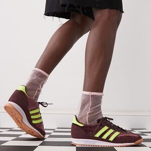 LIKE NEW Adidas SL72 OG - Size 6.5